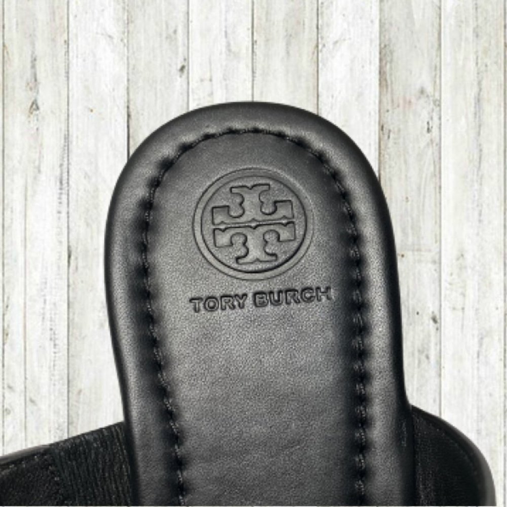 Tory Burch Sandals Size 7.5 Black Leather T-Strap Logo Medallion NIB - Picture 4 of 6